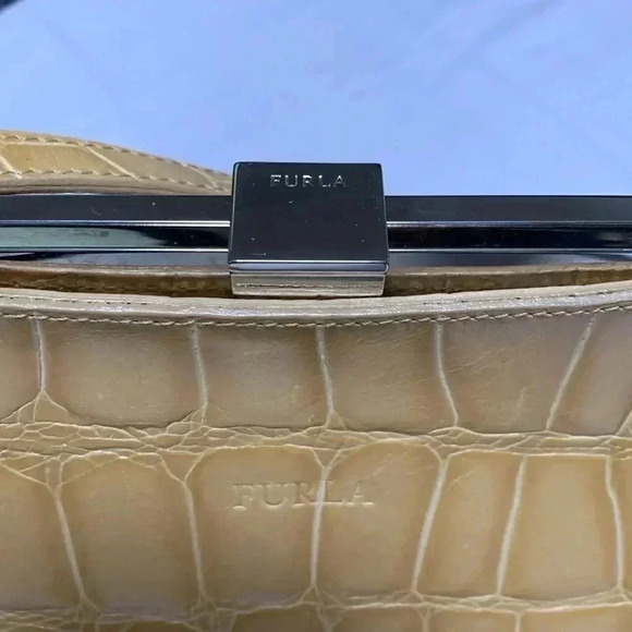 FURLA Women’s Purse,Vintage.couple of tiny call outs see pictures. Great bag❣️ - Picture 2 of 10